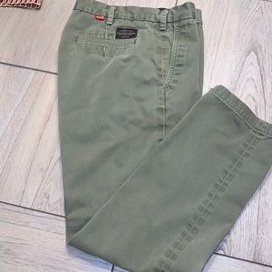 Levi’s comfort and durability green 34 x 32